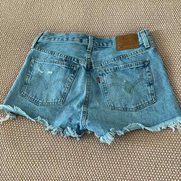 Levi’s 501 distressed high waisted shorts - Picture 3 of 3
